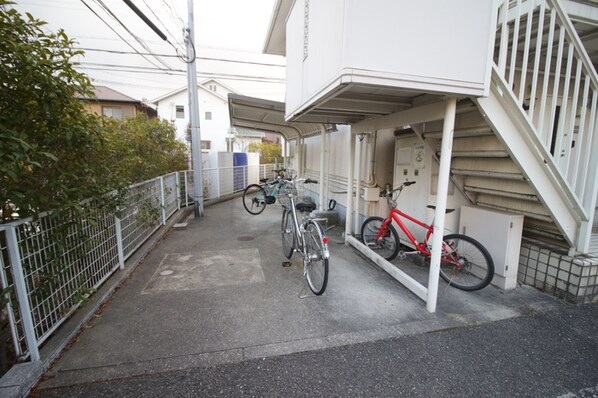 学園カリスの物件外観写真